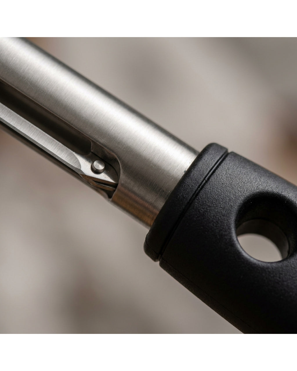 Zpvfg Straight Swivel Stainless Steel Peeler Black Grip - Detail view