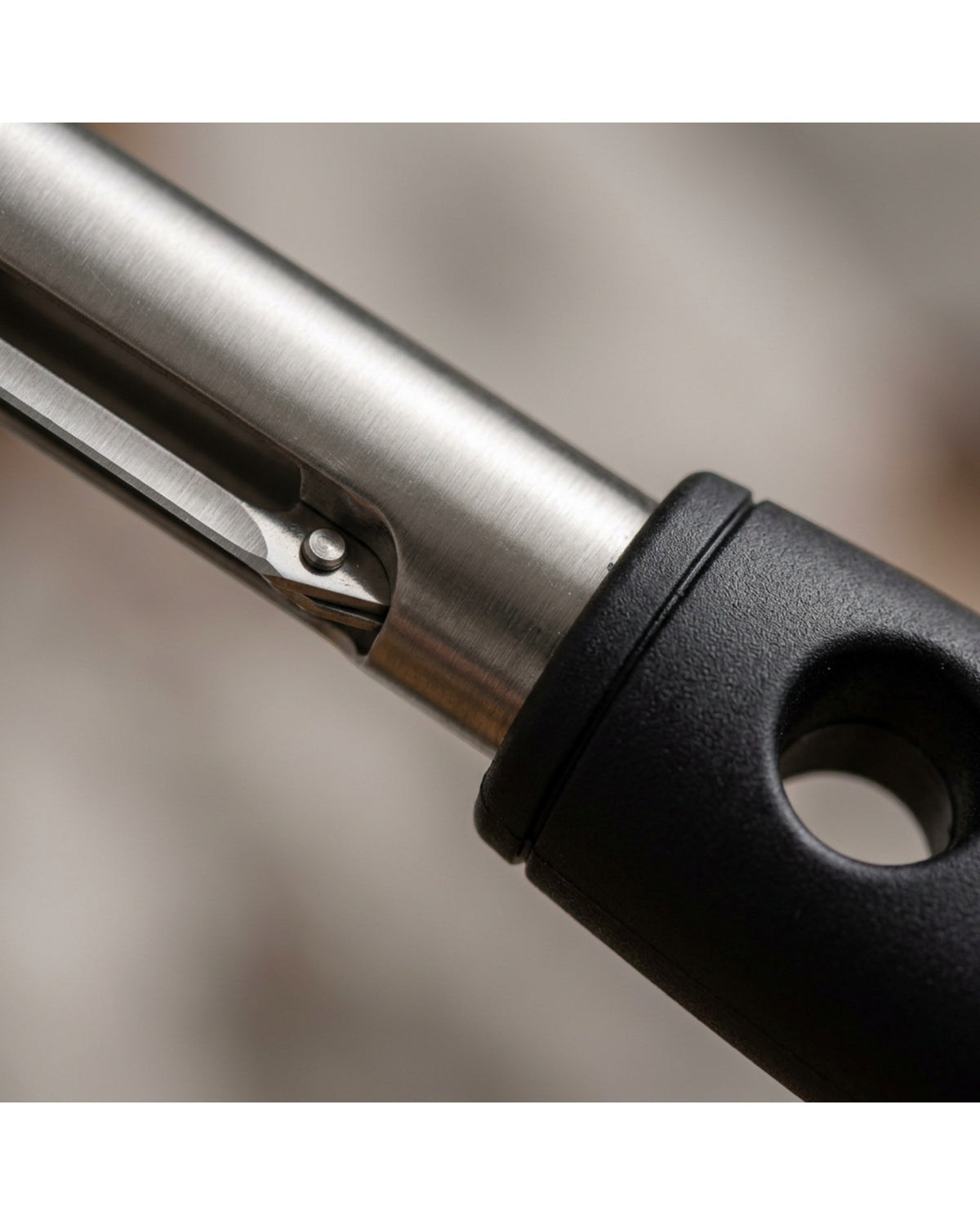 Zpvfg Straight Swivel Stainless Steel Peeler Black Grip - Detail view